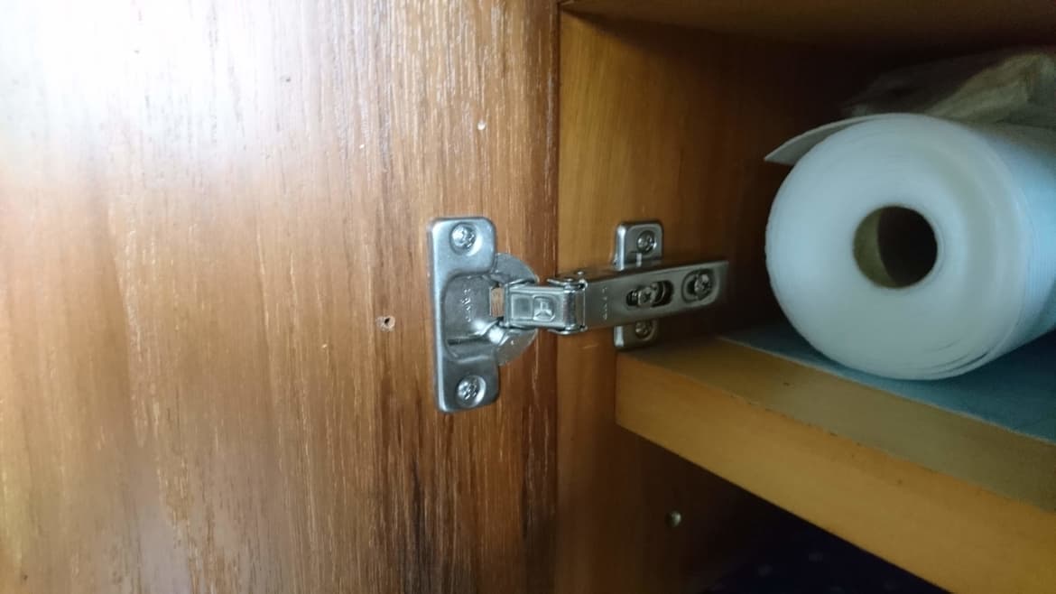 蝶番の調整・交換なら名古屋市中区の建具修理の窓口名古屋市中区